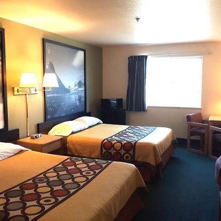 Super 8 By Wyndham Hamilton Hotel Luaran gambar