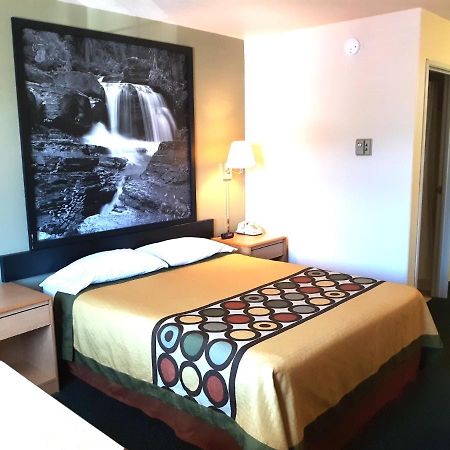 Super 8 By Wyndham Hamilton Hotel Luaran gambar