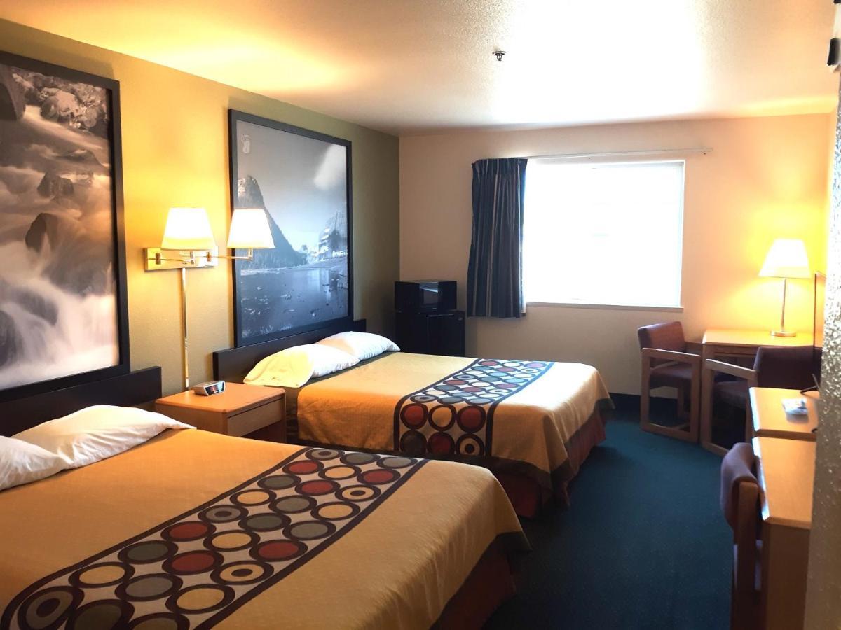 Super 8 By Wyndham Hamilton Hotel Luaran gambar