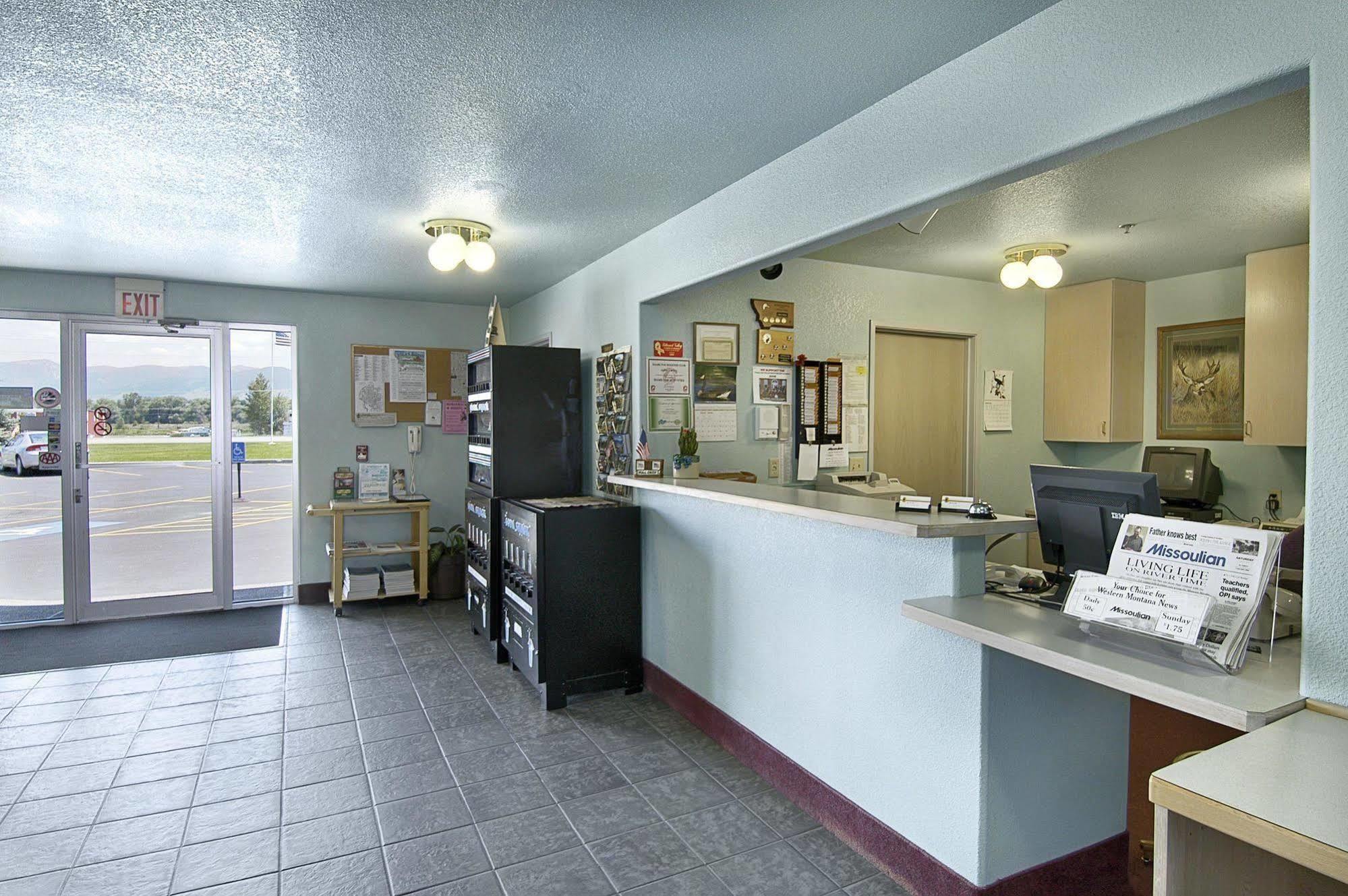 Super 8 By Wyndham Hamilton Hotel Luaran gambar