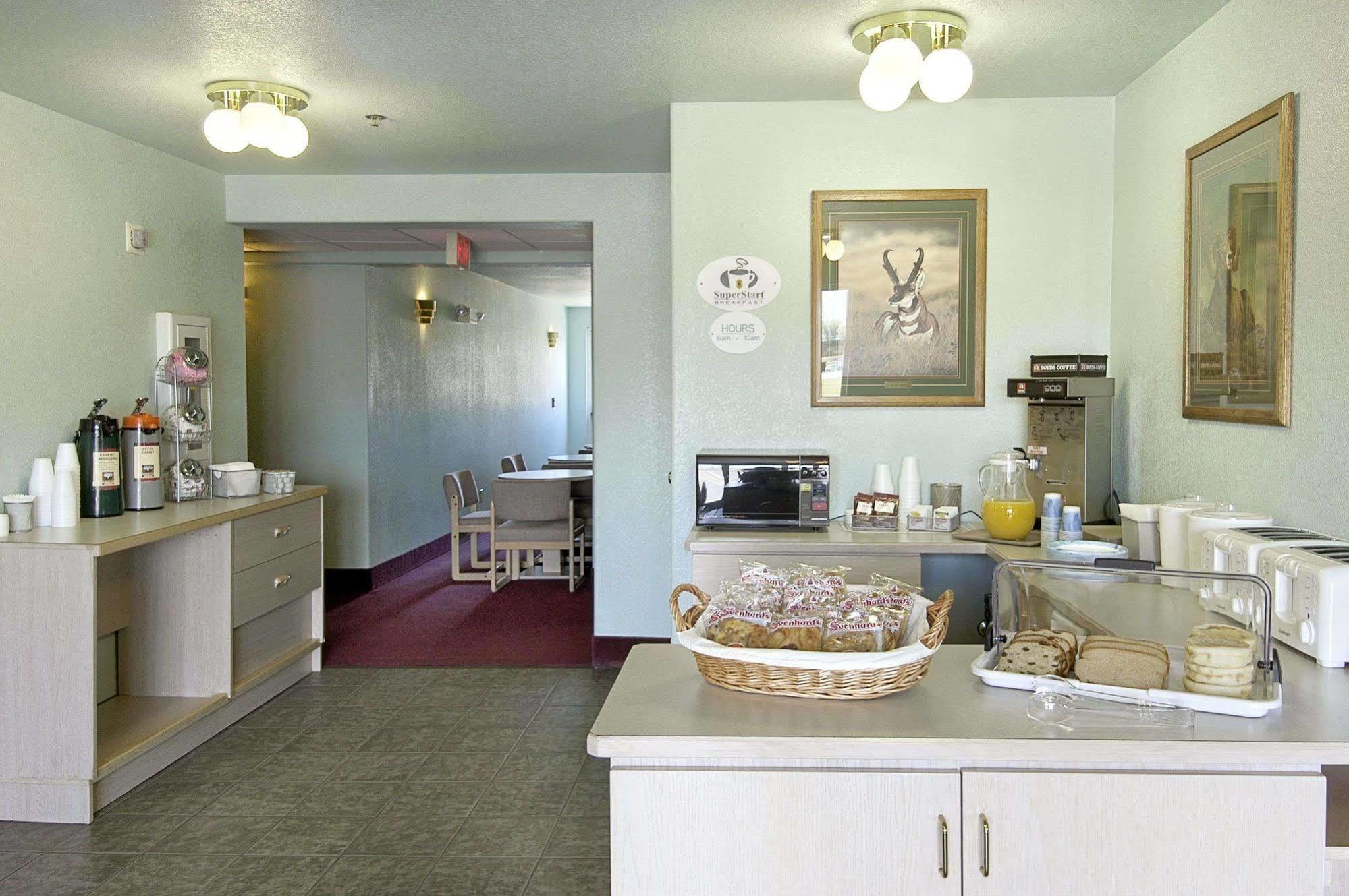 Super 8 By Wyndham Hamilton Hotel Luaran gambar